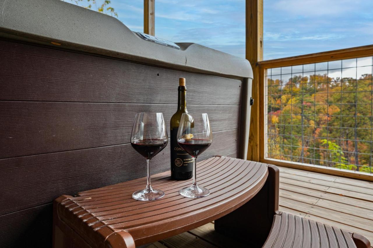 The Overlook - '21 Cabin - Gorgeous Unobstructed Views - Fire Pit Table - Gamerm - Hottub - Xbox - Lots Of Bears แกตลิงเบิร์ก ภายนอก รูปภาพ