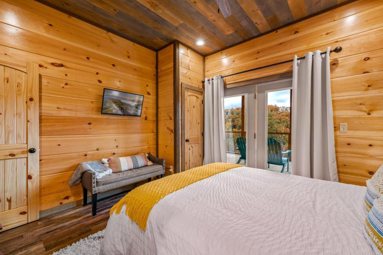 The Overlook - '21 Cabin - Gorgeous Unobstructed Views - Fire Pit Table - Gamerm - Hottub - Xbox - Lots Of Bears แกตลิงเบิร์ก ภายนอก รูปภาพ