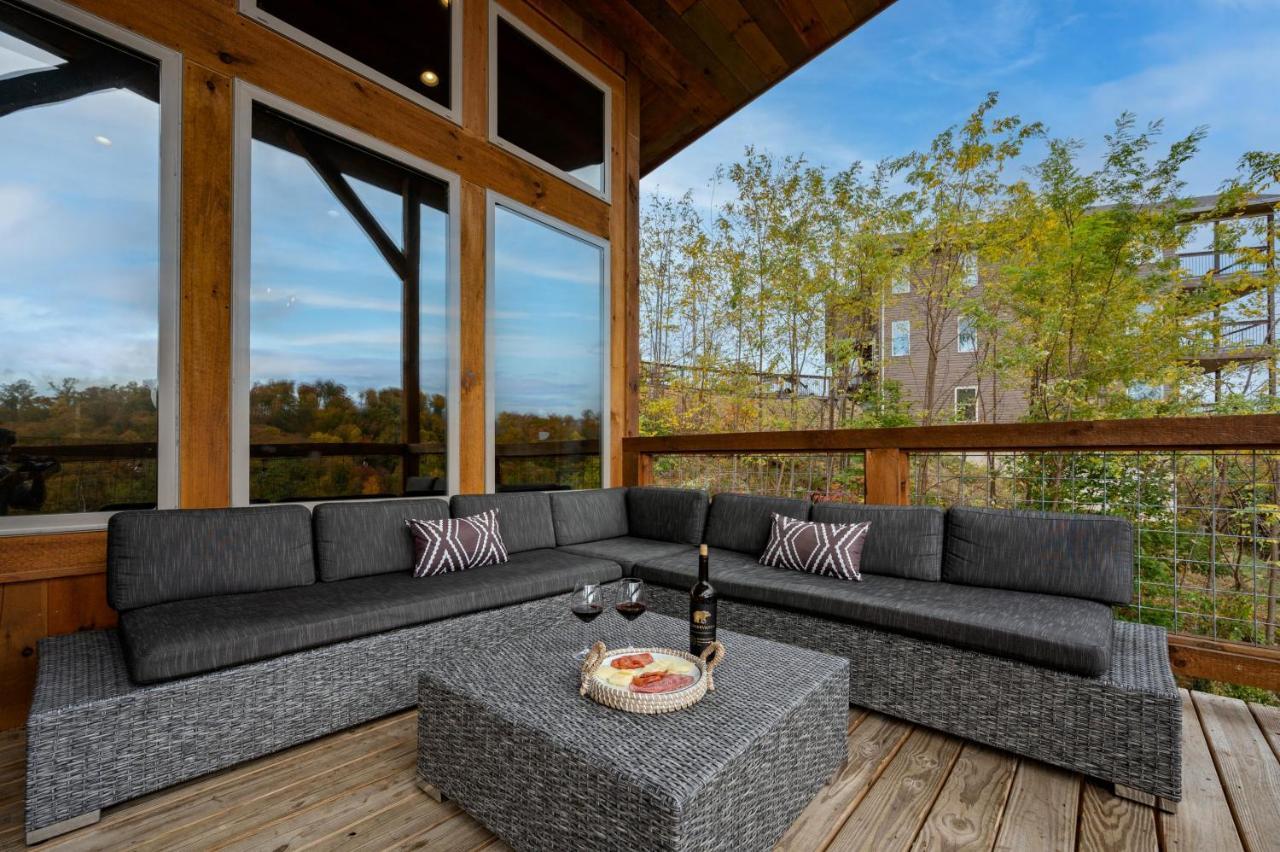 The Overlook - '21 Cabin - Gorgeous Unobstructed Views - Fire Pit Table - Gamerm - Hottub - Xbox - Lots Of Bears แกตลิงเบิร์ก ภายนอก รูปภาพ