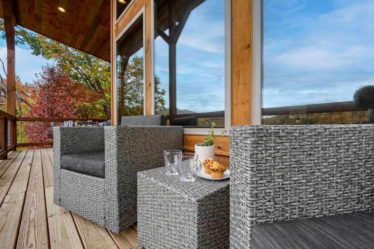 The Overlook - '21 Cabin - Gorgeous Unobstructed Views - Fire Pit Table - Gamerm - Hottub - Xbox - Lots Of Bears แกตลิงเบิร์ก ภายนอก รูปภาพ